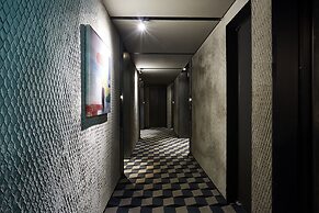 9 Brick Hotel