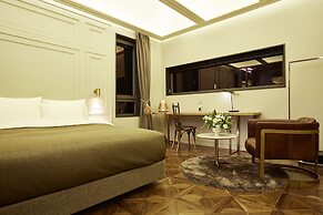 9 Brick Hotel