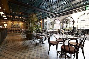 9 Brick Hotel