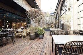 9 Brick Hotel
