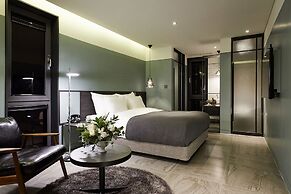 9 Brick Hotel