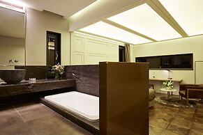 9 Brick Hotel