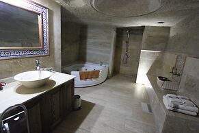 Family Cave Suites Hotel