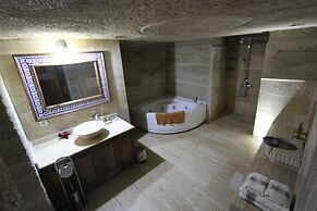Family Cave Suites Hotel