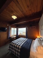 Curley's Resort & Dive Center