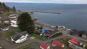 Curley's Resort & Dive Center