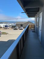 Curley's Resort & Dive Center