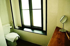 Early Bird Bed & Breakfast - Adults Only