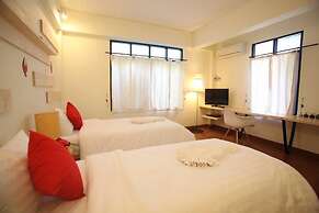 Early Bird Bed & Breakfast - Adults Only