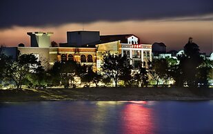 Jinsa Lakeside View Hotel