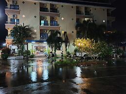 Ritzy House Hotel