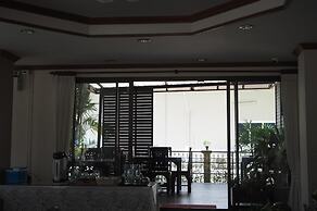 Ritzy House Hotel