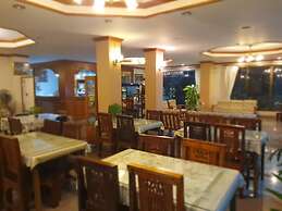 Ritzy House Hotel