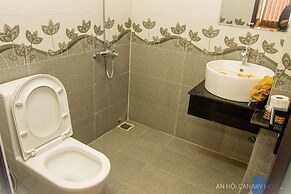 An Hoi Canary Hotel