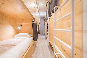 Nornyaowarat Hostel