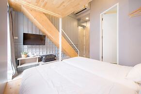 Nornyaowarat Hostel
