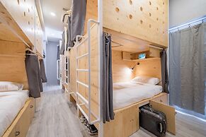Nornyaowarat Hostel