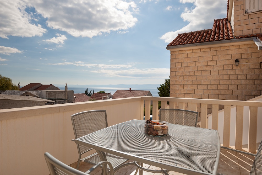 VILLA LIVIA APARTMENTS