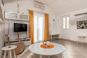 VILLA LIVIA APARTMENTS