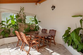 VILLA LIVIA APARTMENTS