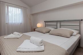VILLA LIVIA APARTMENTS