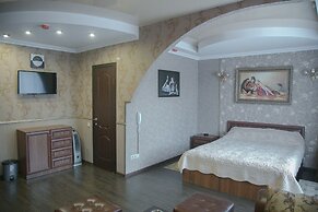 Yunost Hotel