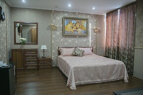 Yunost Hotel