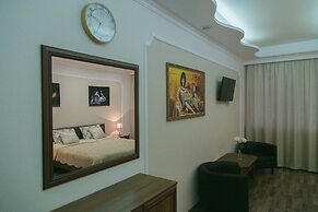 Yunost Hotel