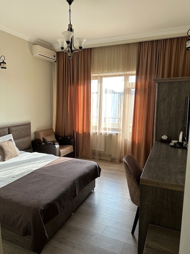 Capital Hotel