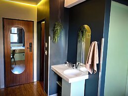 Bannister Hotel