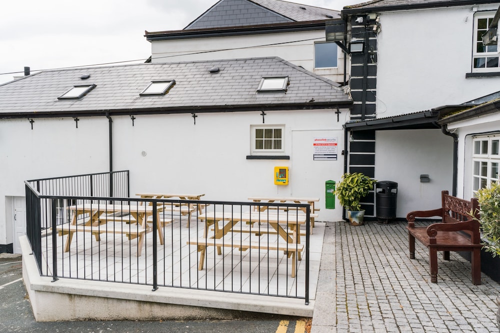 Woodenbridge Hotel