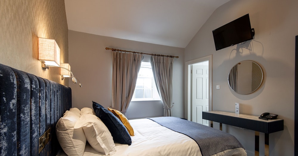 Woodenbridge Hotel