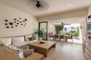 Marea Beachfront Villas