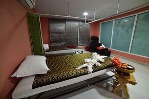 Gold Airport Suites