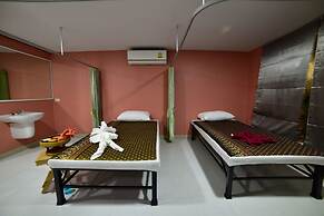 Gold Airport Suites