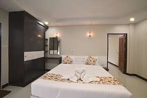 Gold Airport Suites