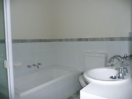 City Escape 2BD in Adelaides East End 2