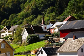 Visit Undredal