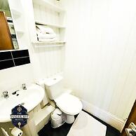 Sandhurst Hotel