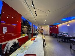 Travel Light Hotel