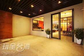 Travel Light Hotel