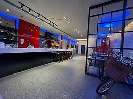 Travel Light Hotel