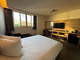 Travel Light Hotel