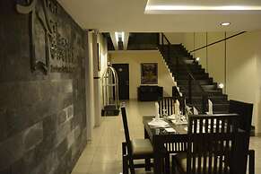 Puri Chorus Hotel