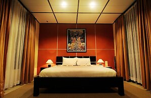 Puri Chorus Hotel