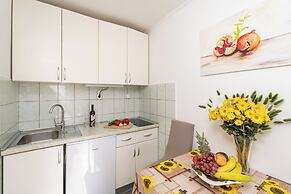 Apartments and Room Lora