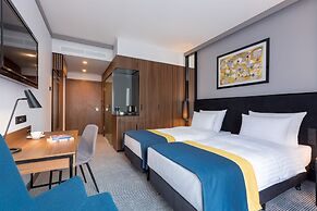 Grand Ascot Hotel