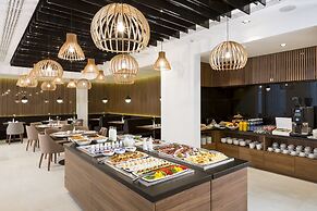 Grand Ascot Hotel