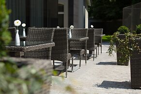 Grand Ascot Hotel