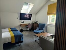 Grand Ascot Hotel